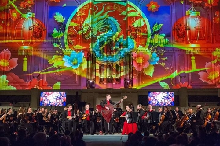 2025年2月6日，俄羅斯音樂家在圣彼得堡舉行的中俄新春音樂會上表演。新華社發(fā)（莫京娜 攝）