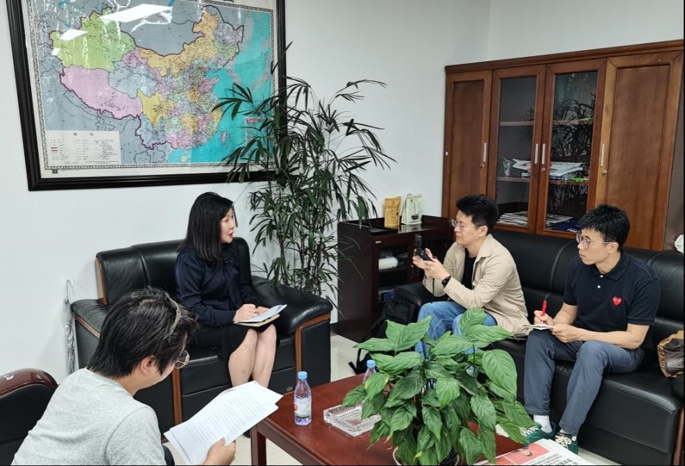 記者采訪(fǎng)企業(yè)跨境物流建設(shè)情況。人民網(wǎng) 孫啟凡攝