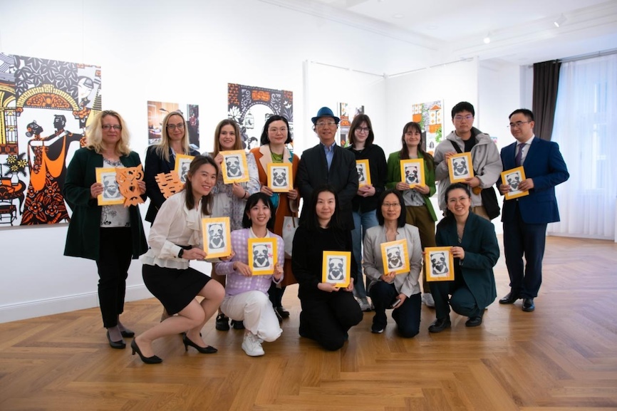 嘉賓合影。圖片由布達佩斯中國文化中心供圖