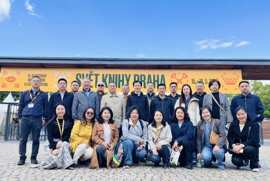 中國(guó)出版界代表團(tuán)合影。圖片均由國(guó)圖集團(tuán)供圖