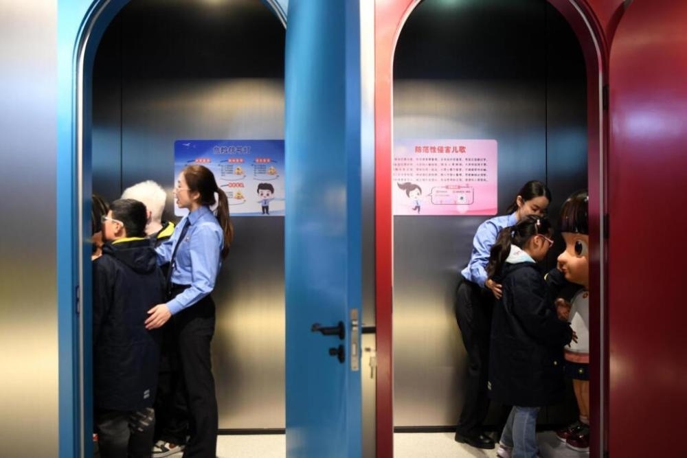 2025年4月2日，殘障兒童在無(wú)障礙青少年法治教育基地體驗(yàn)。