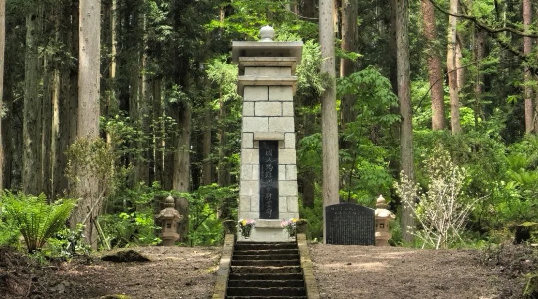 福島縣豬苗代町中國殉難勞工慰靈碑修繕完工暨植樹祭掃儀式舉行。中國駐新潟總領館供圖