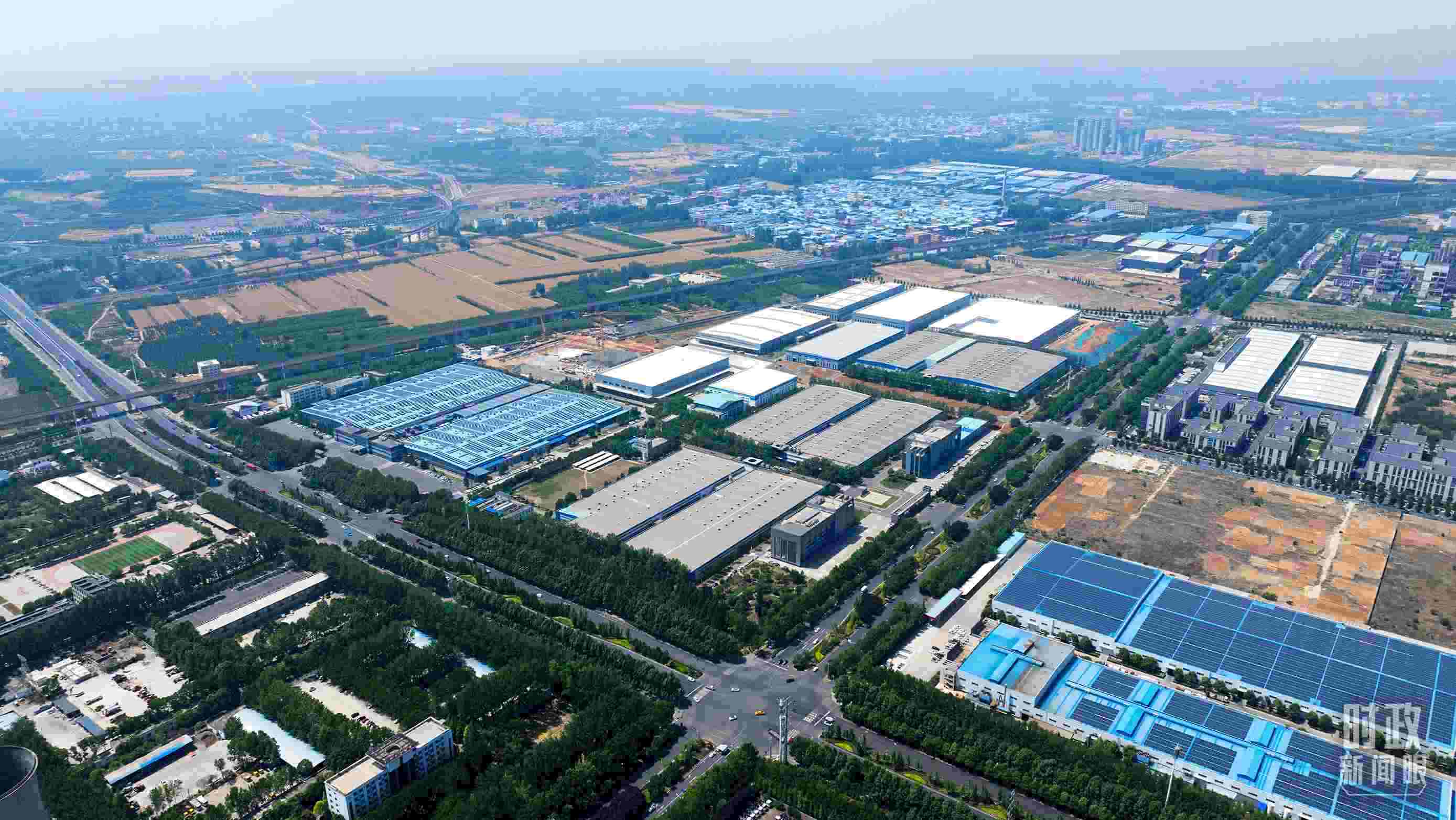 △俯瞰洛陽軸承集團(tuán)股份有限公司。（總臺(tái)央視記者范凱拍攝）