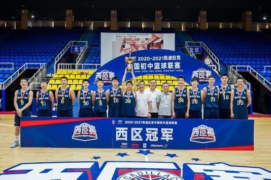 重慶市第一實(shí)驗(yàn)中學(xué)校籃球隊(duì)獲得冠軍。