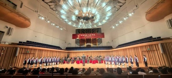 重慶大學(xué)城樹人小學(xué)校管樂團(tuán)參加比賽。