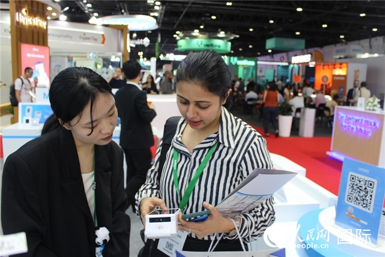 中外嘉賓交流。人民網(wǎng) 杰勒德·阿勒費爾攝