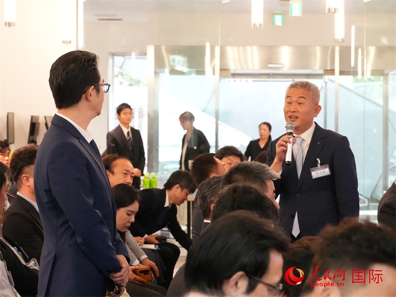 參會企業(yè)與海南代表團積極交流。