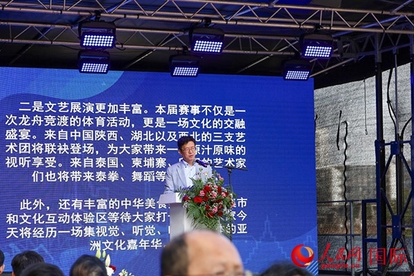 中國駐法蘭克?？傤I事黃昳揚在致辭中對龍舟賽表示熱烈祝賀。人民網 依琳攝