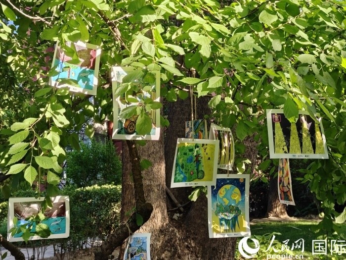 兒童環(huán)保繪畫展覽。人民網(wǎng)記者 李明攝