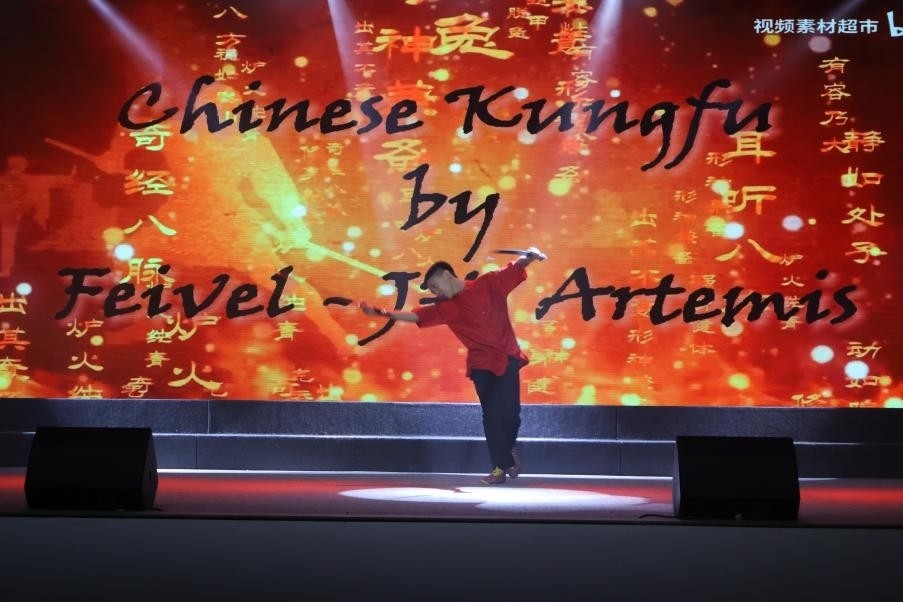 恩星學校中學部學生表演武術(shù)。哈山努丁大學孔子學院供圖